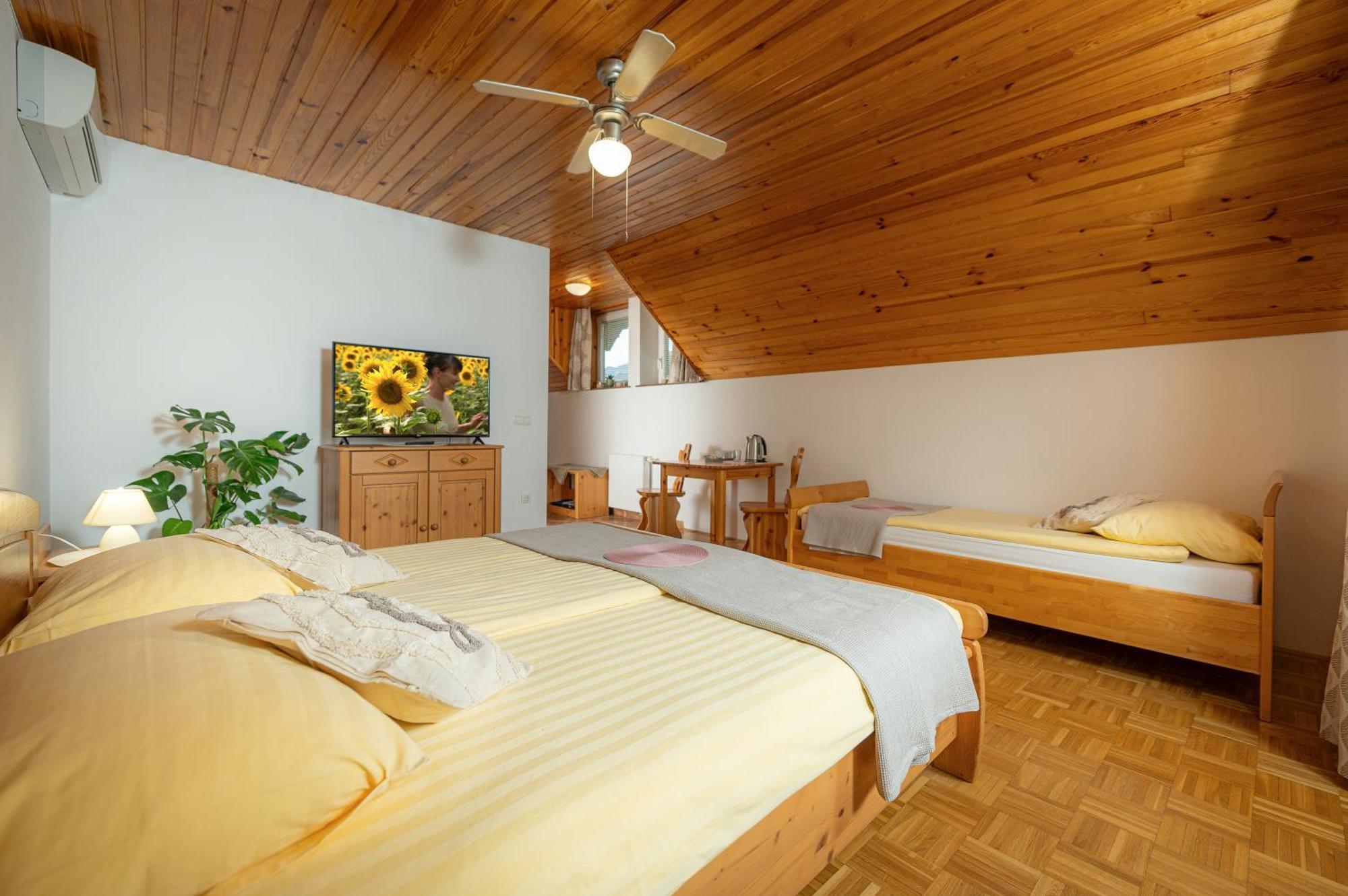 Rooms & Apartments Pr Matjon Bled Luaran gambar